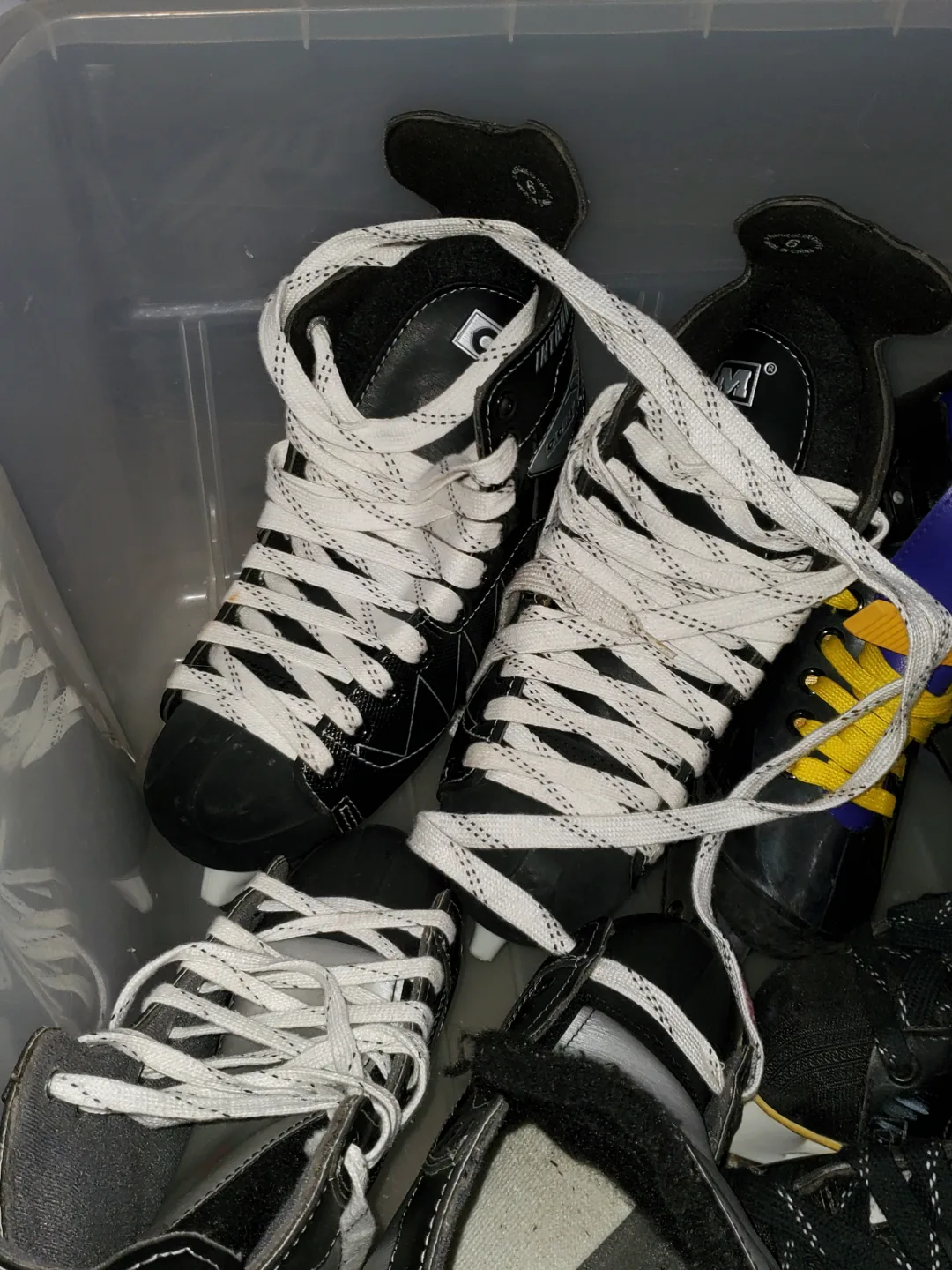 Lot of used ice skates image indicator(3)