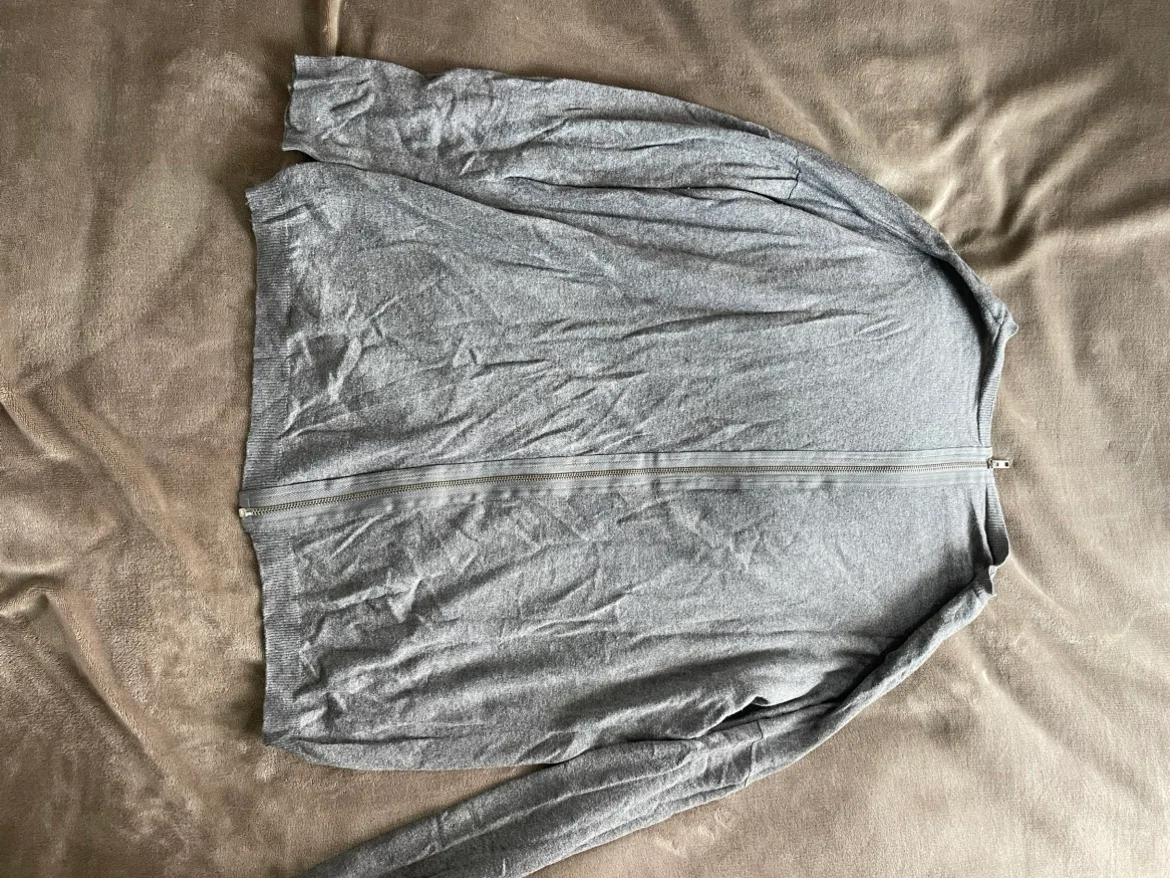 Grey Sweater image indicator(2)