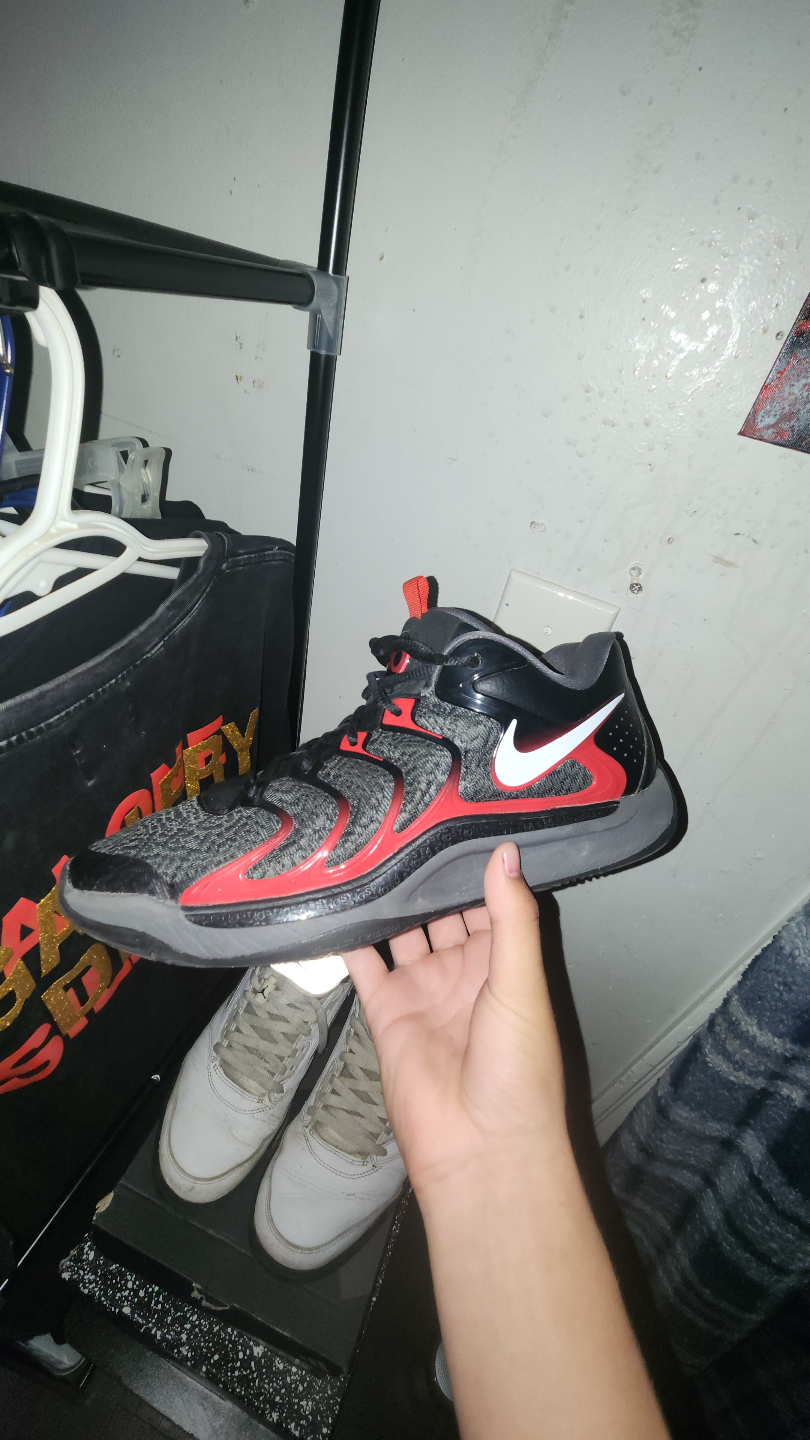 Nike Men's Black and Red Basketball Shoes