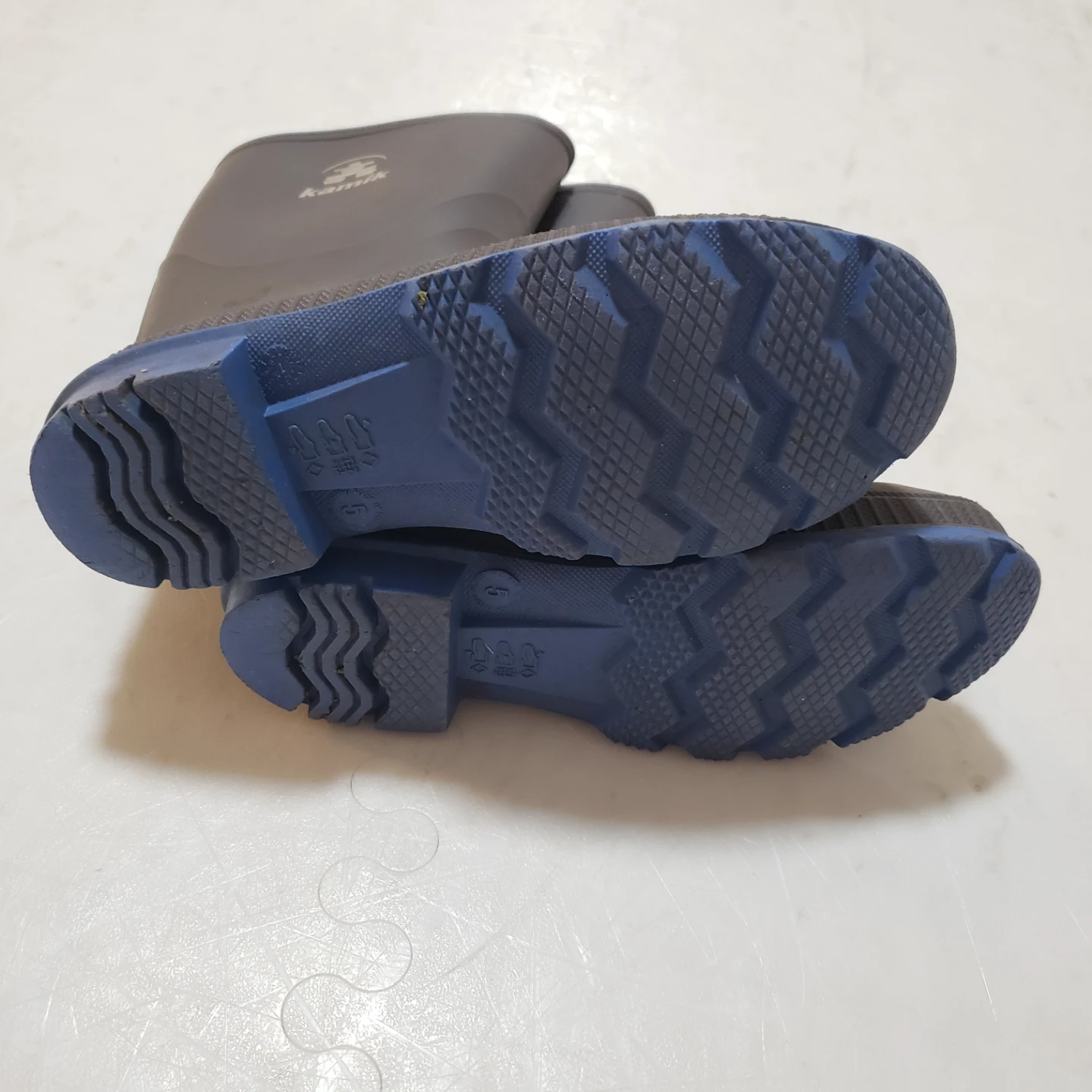 Kamik rain boots size 5(big kids) - photo 3