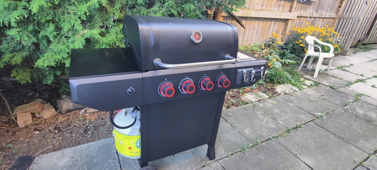 4-Burner Propane BBQ Grill with Tool Set image indicator(2)