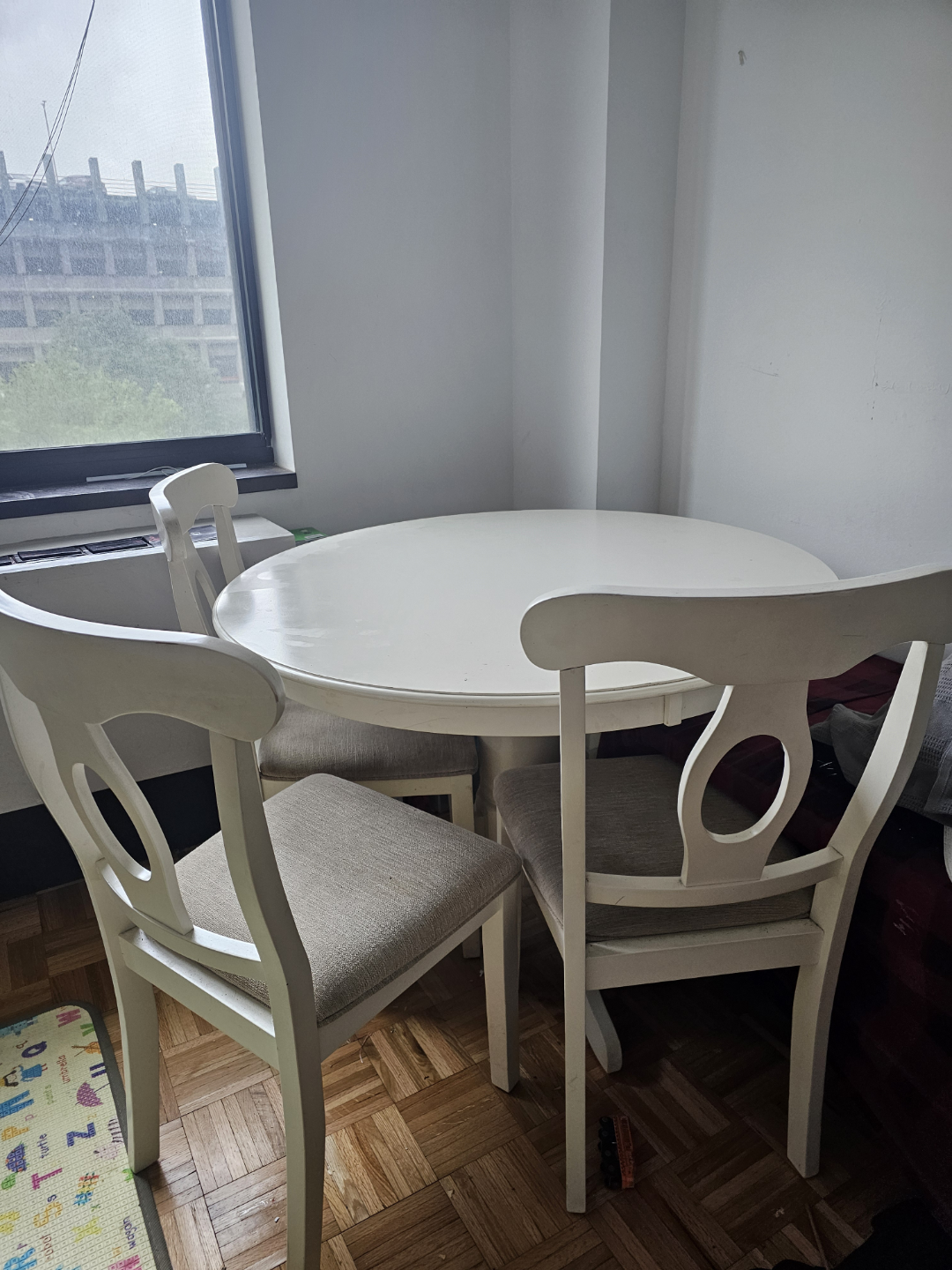 White Round Dining Table with 3 Chairs