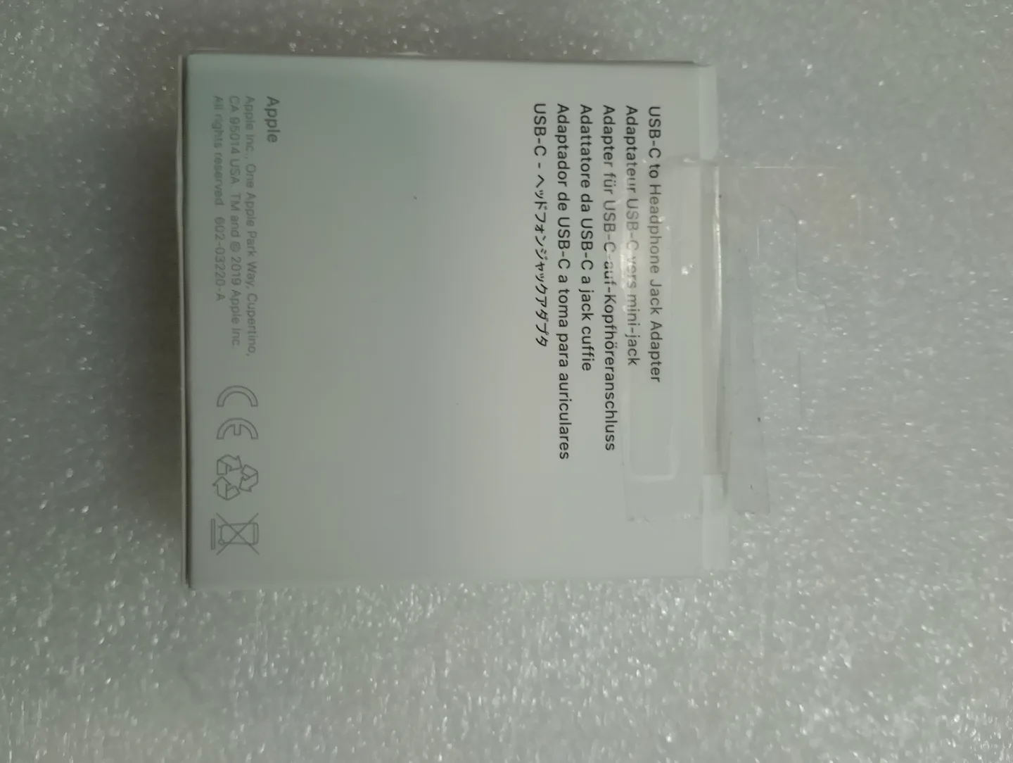 Apple USB-C to Headphone Jack Adapter image indicator(2)