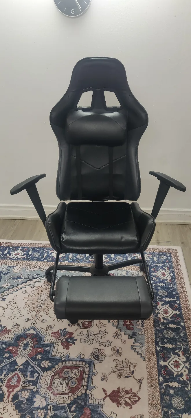 Gaming Chair with Footrest image indicator(4)