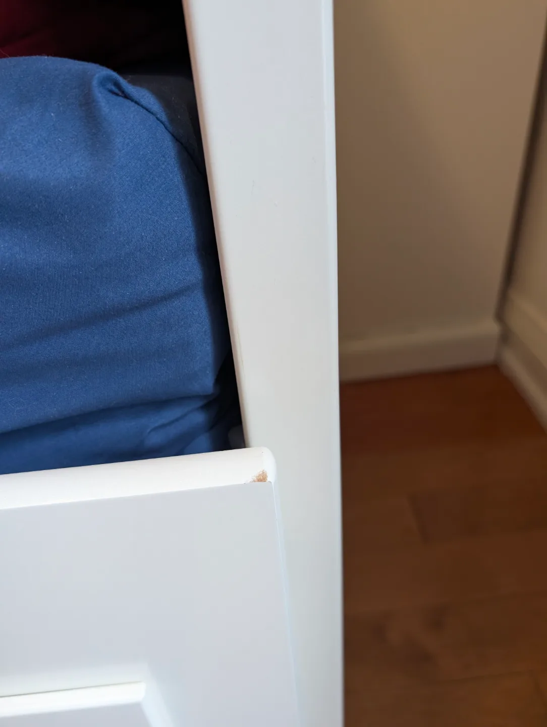 White Bed with Three Drawers image indicator(2)