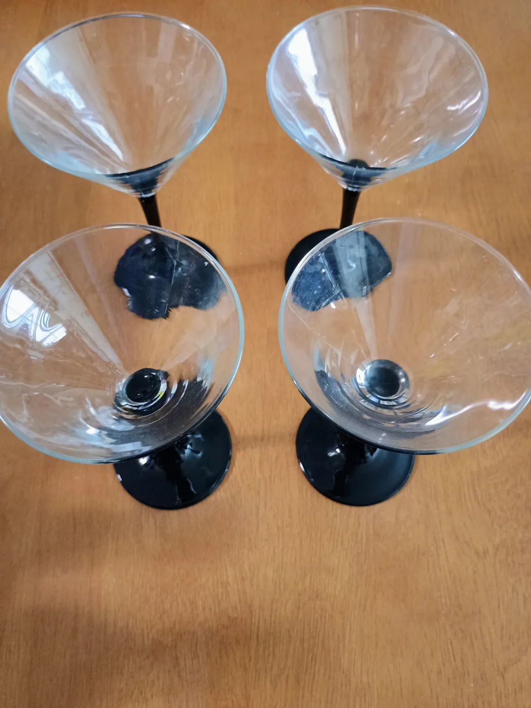 🏒👉 Elegant Set of four martini glasses🍸🍸🍸🍸 thumbnail