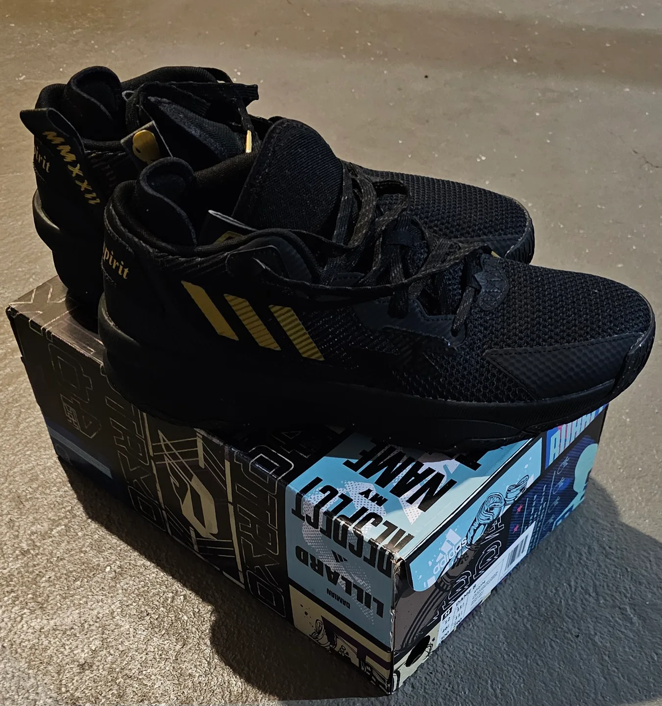 Mens Adidas G.O.A.T spirt basketball shoes image indicator(2)