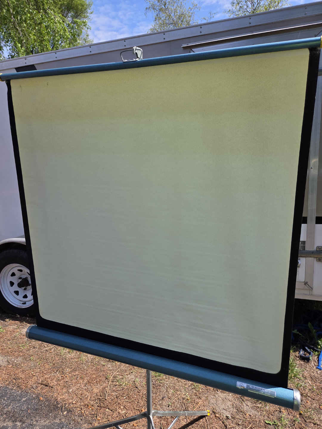 Radiant Vintage Meteor Portable  Projection Screen 40 x 40 - photo 2