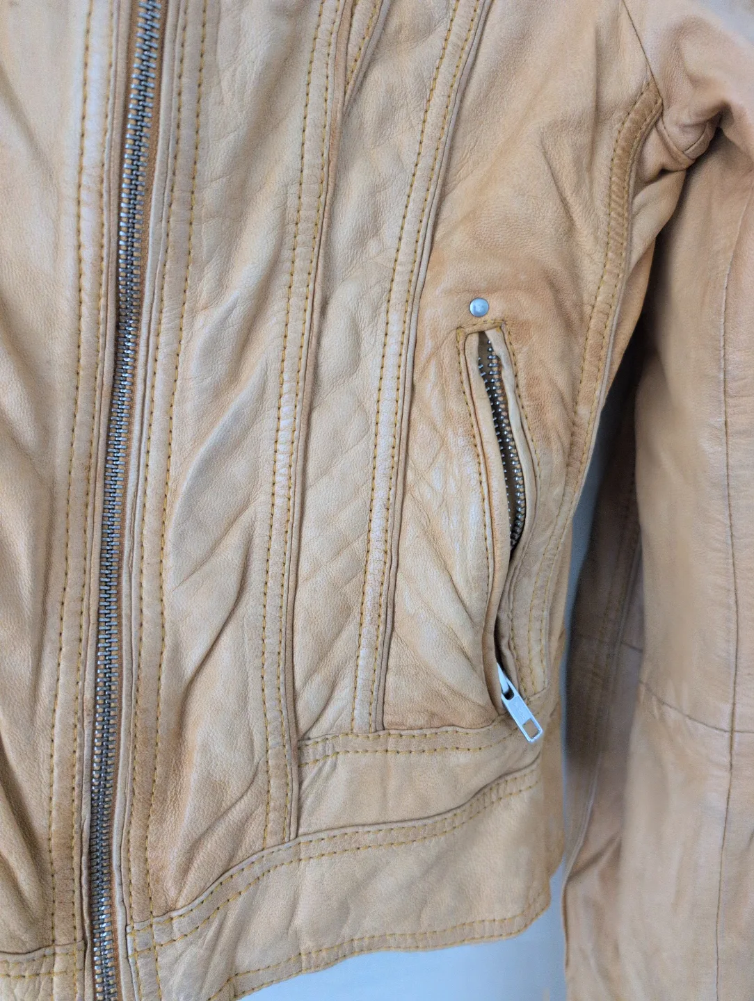 Danier Women's Moto Leather Jacket -  2XS/XS image indicator(3)