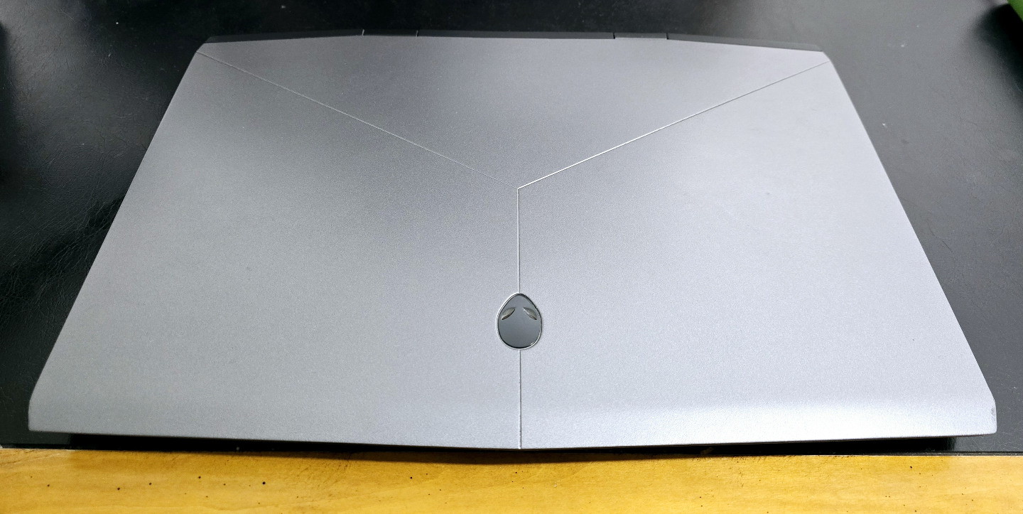Alienware M17 Gaming Laptop i7 GeForce GTX2070 16GB RAM - photo 2