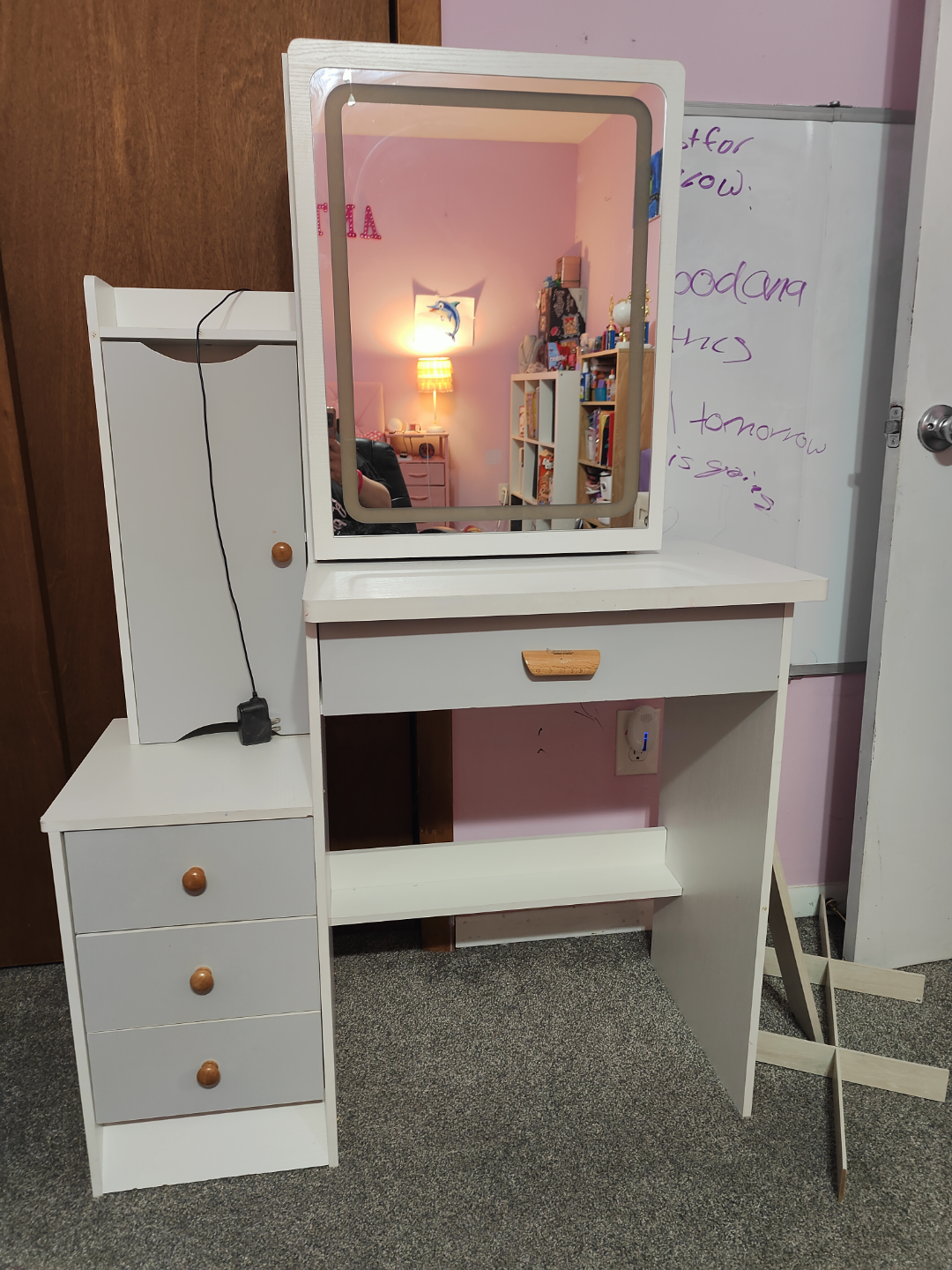 White Vanity Set with Lighted Mirror - photo 2