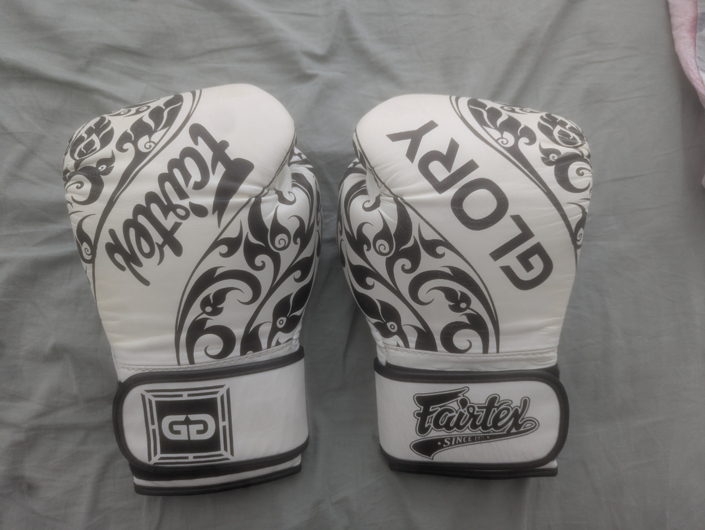 Fairtex Muay Thai Boxing Gloves - 10oz - White/Black