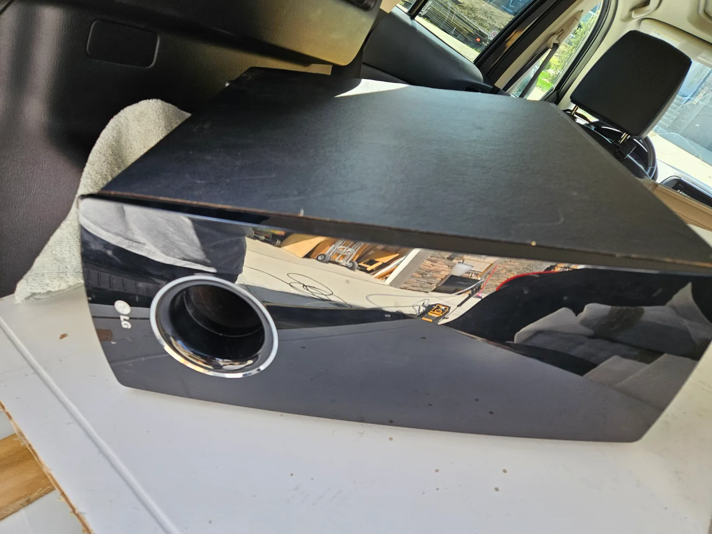 LG Subwoofer - Excellent Condition thumbnail
