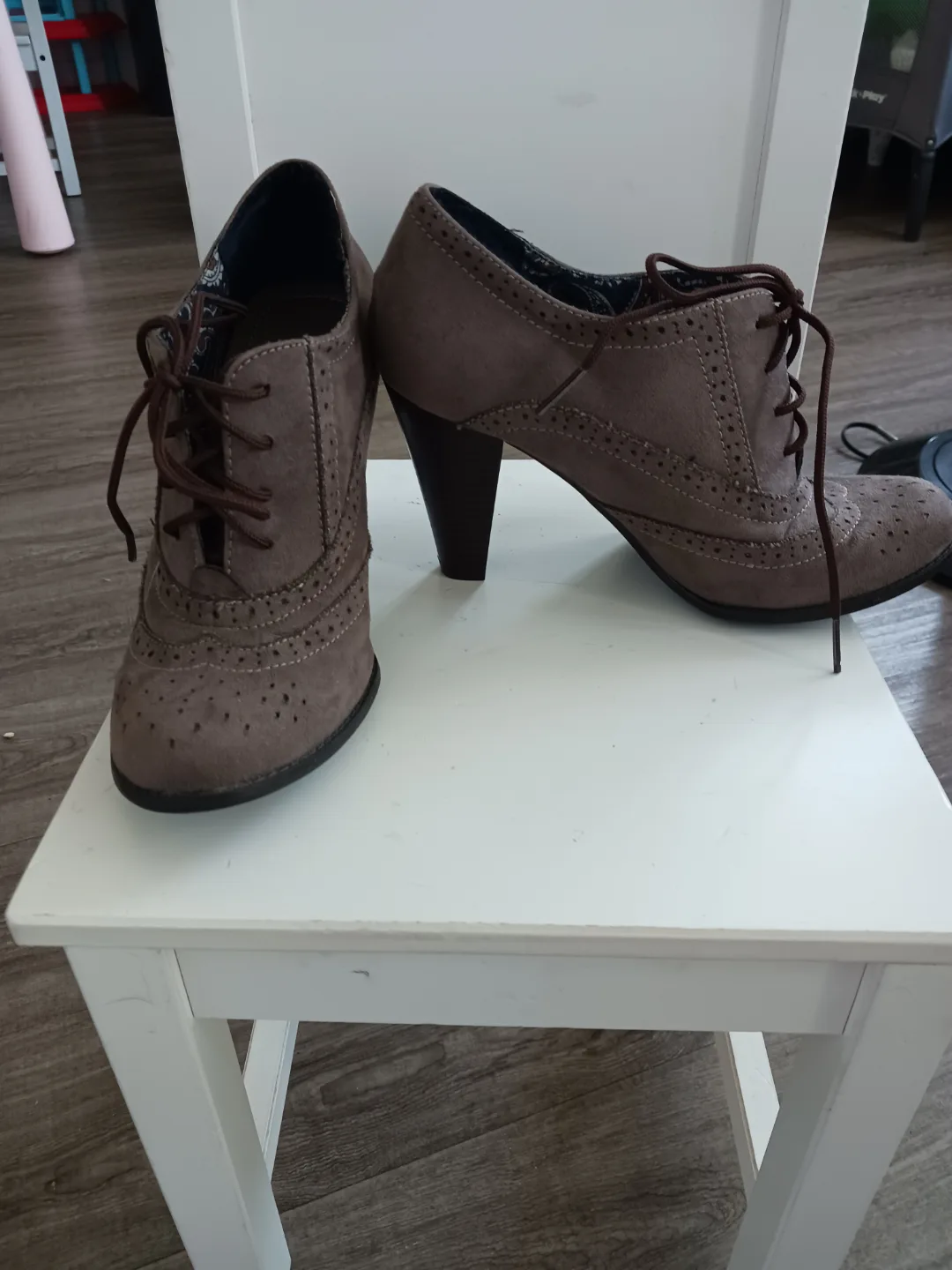 Women's Grey Suede Oxford Heels thumbnail