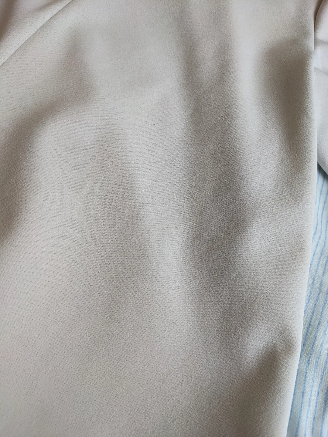 Cream-coloured Bell Sleeve Blouse image indicator(7)