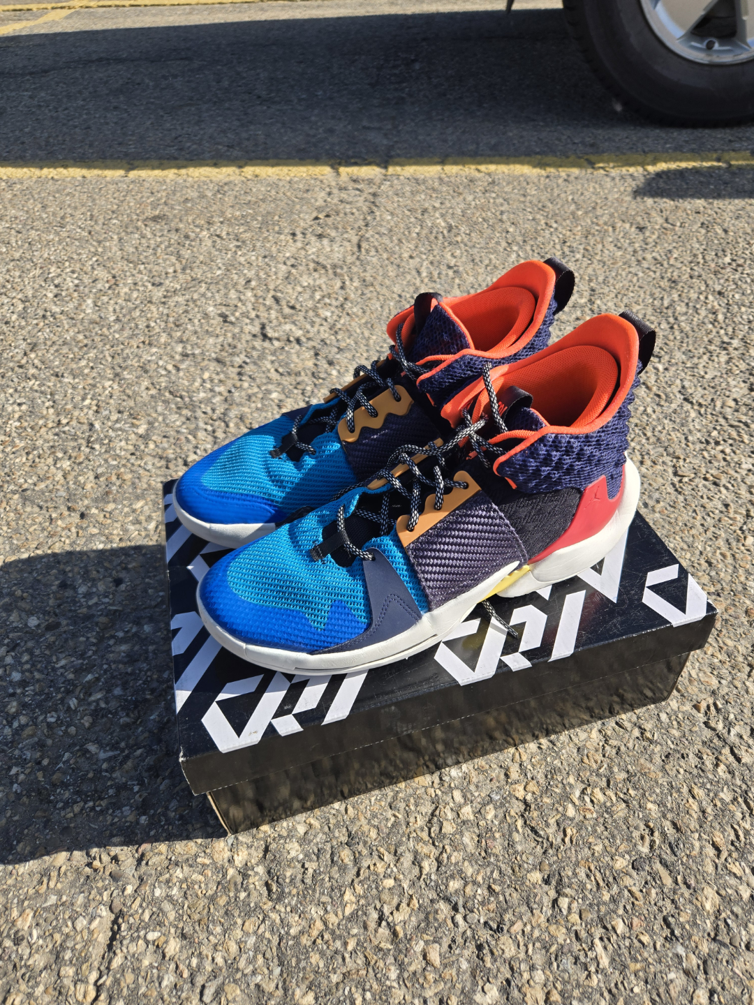 Four Pairs of Men's Adidas Basketball Shoes - photo 5