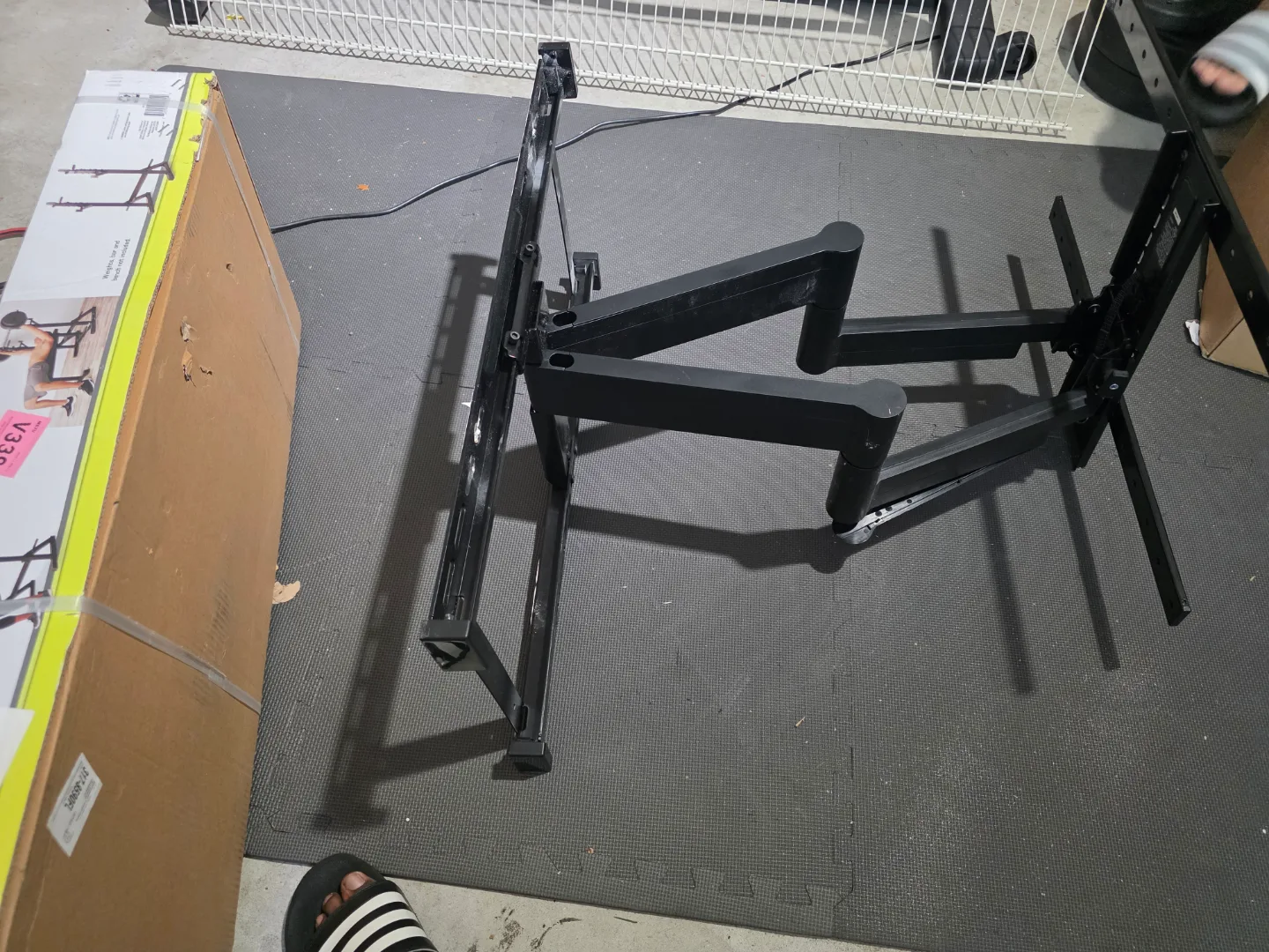 Sanus Full Motion TV Wall Mount image indicator(3)