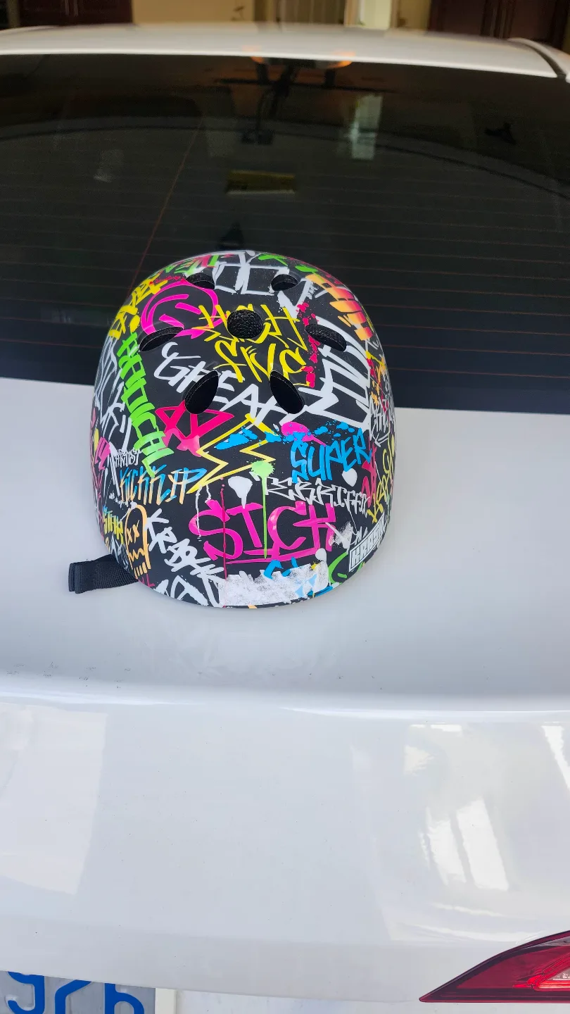 Kids' Crash Helmet - Size Medium - Graffiti Design image indicator(5)