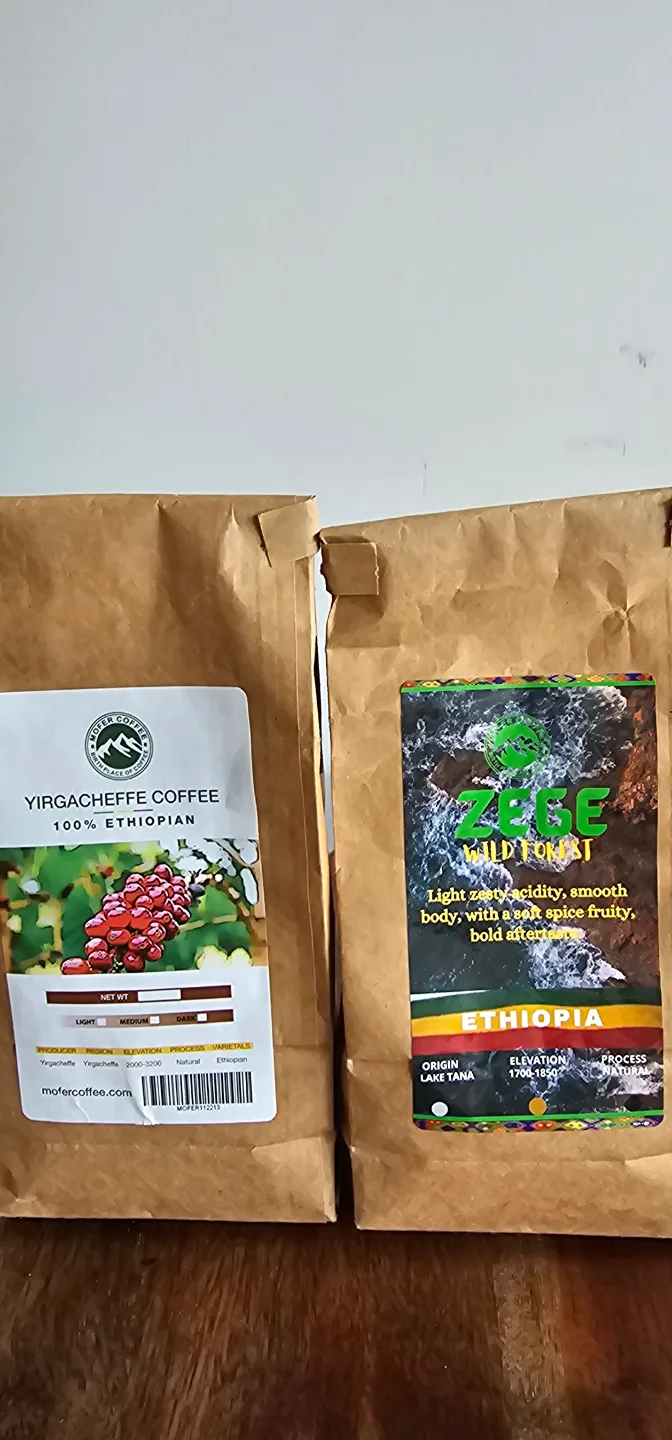 Two bags of Ethiopian coffee - Whole beans, light roast thumbnail
