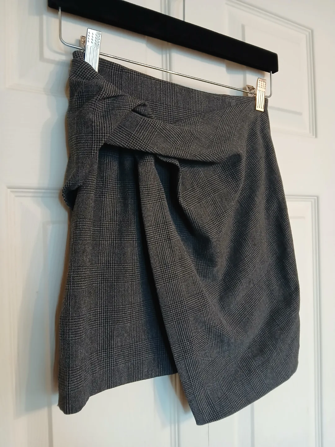 Aritzia Babaton Gray Plaid Asymmetrical Skirt, Size 00 image indicator(3)