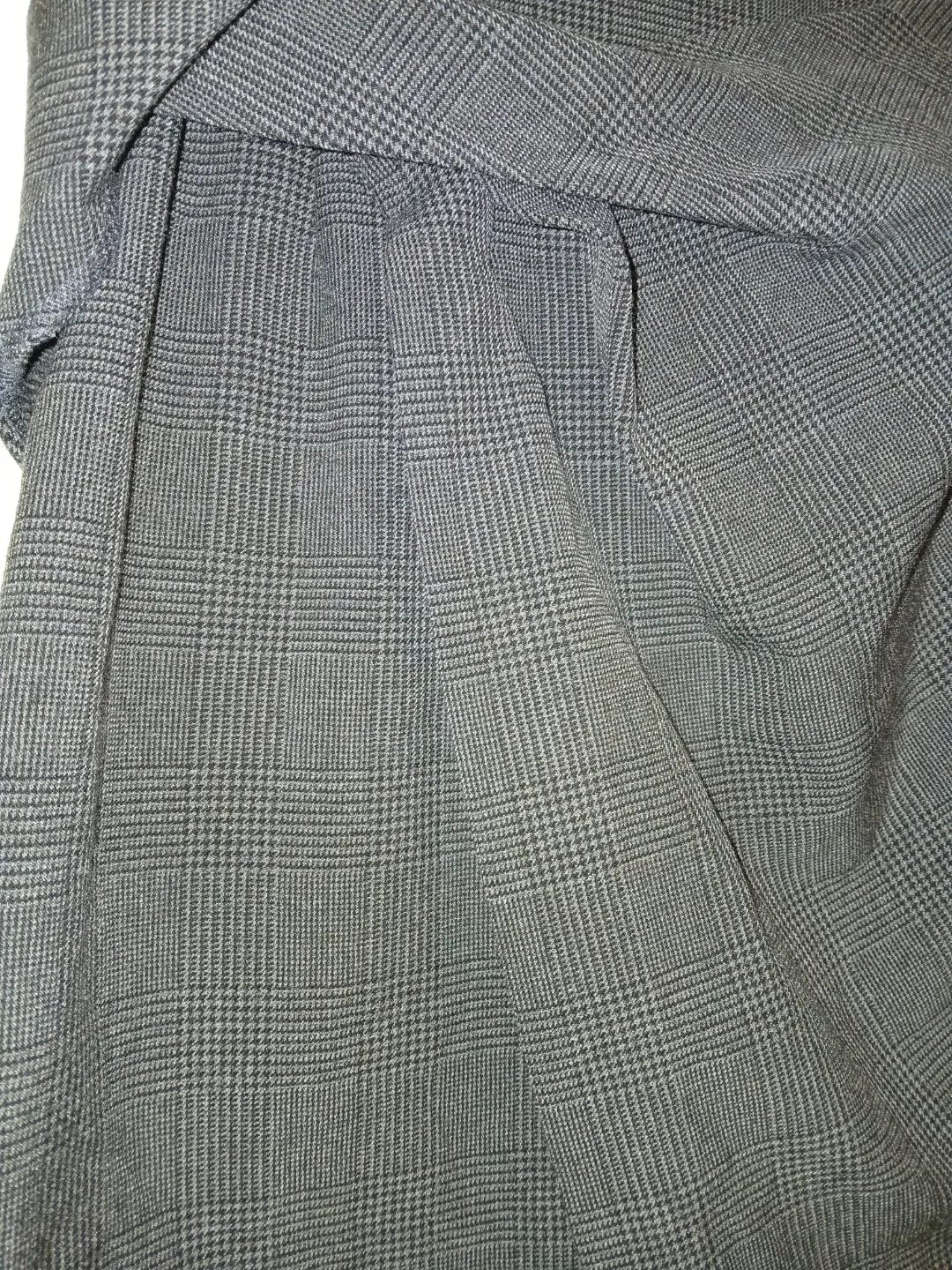Aritzia Babaton Gray Plaid Asymmetrical Skirt, Size 00 image indicator(4)
