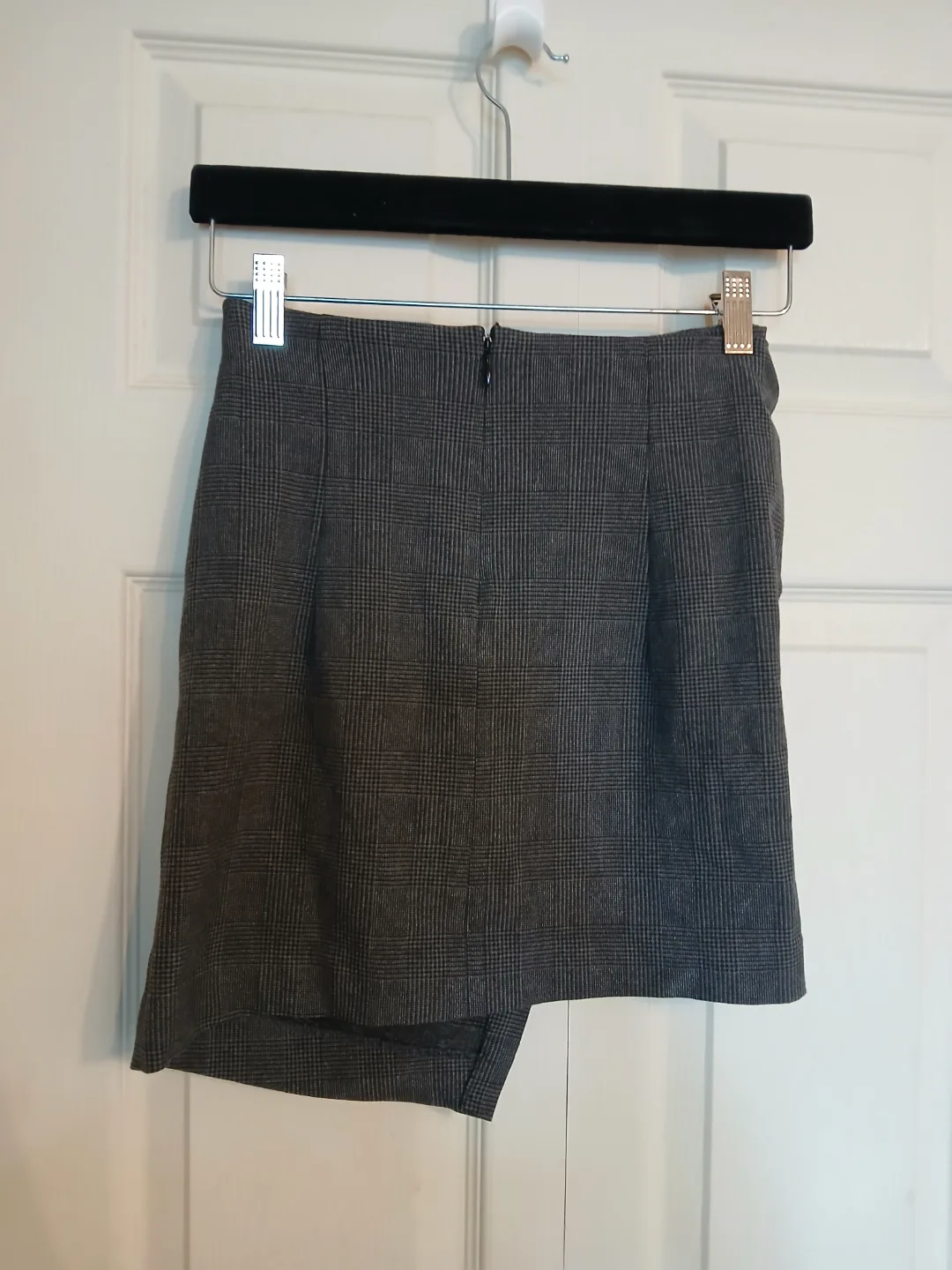 Aritzia Babaton Gray Plaid Asymmetrical Skirt, Size 00 image indicator(6)