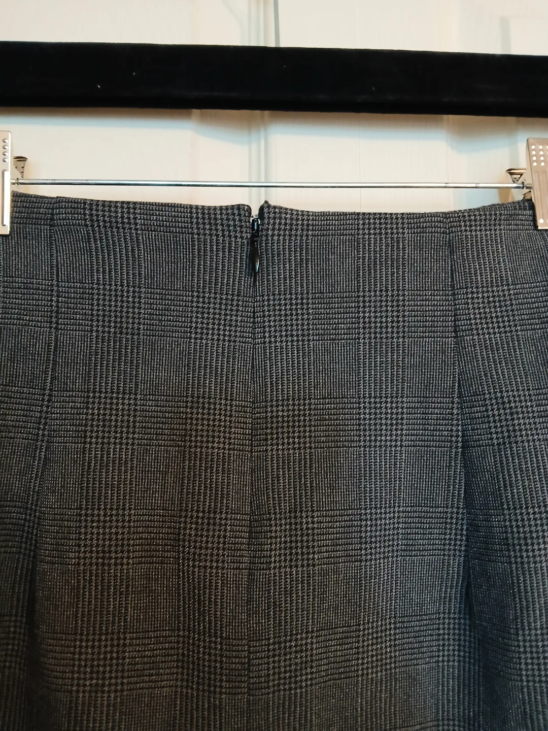Aritzia Babaton Gray Plaid Asymmetrical Skirt, Size 00 image indicator(7)