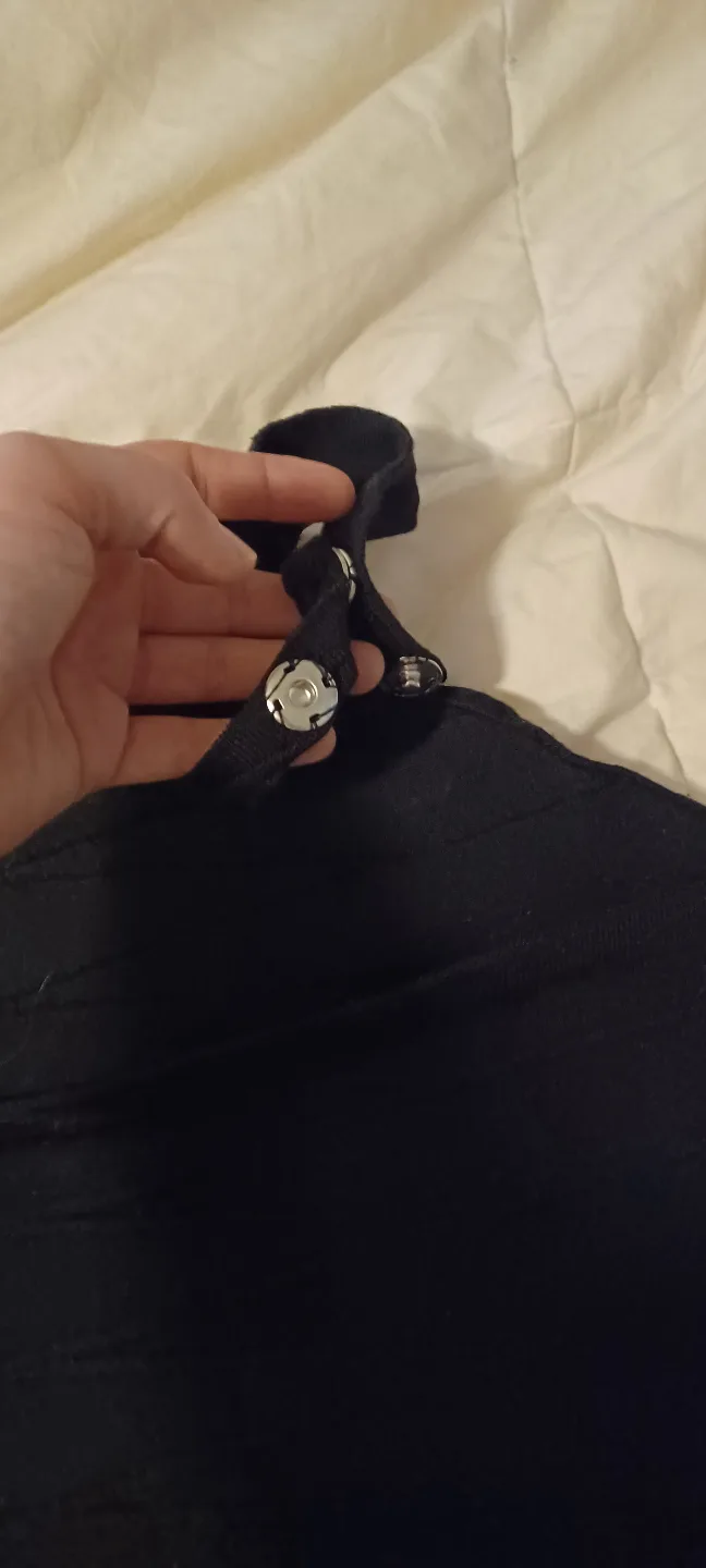 Black Halter Neck Knit Crop Top image indicator(3)