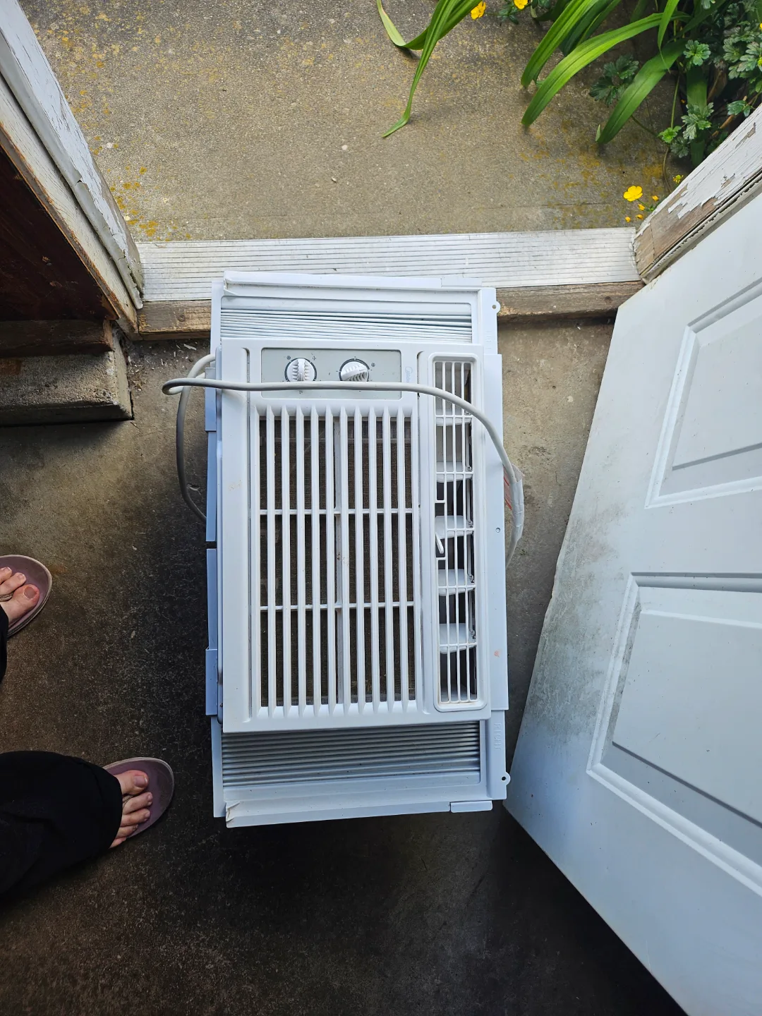 Used Frigidaire Window Air Conditioner thumbnail