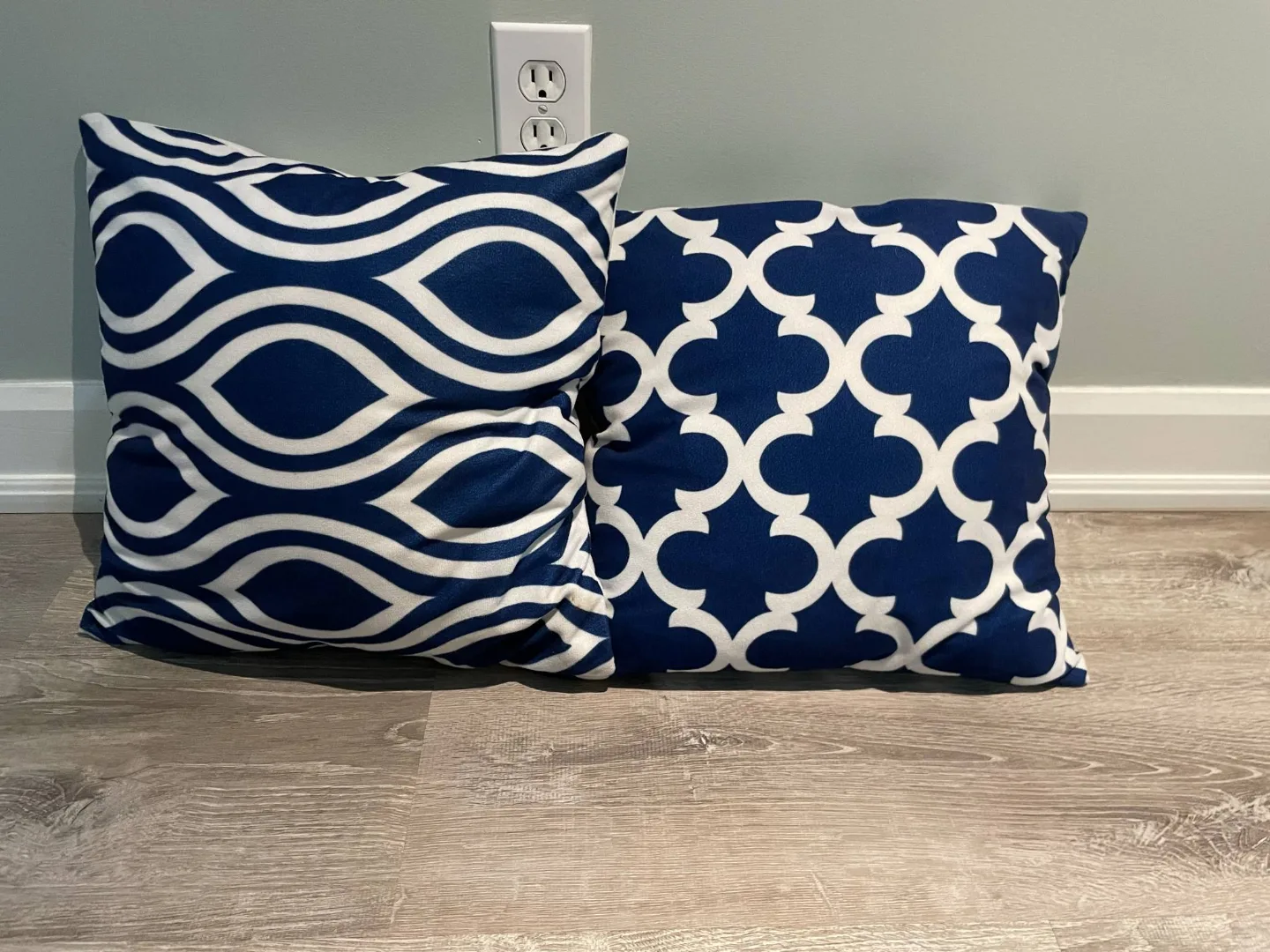 Set of Two Decorative Throw Pillows thumbnail