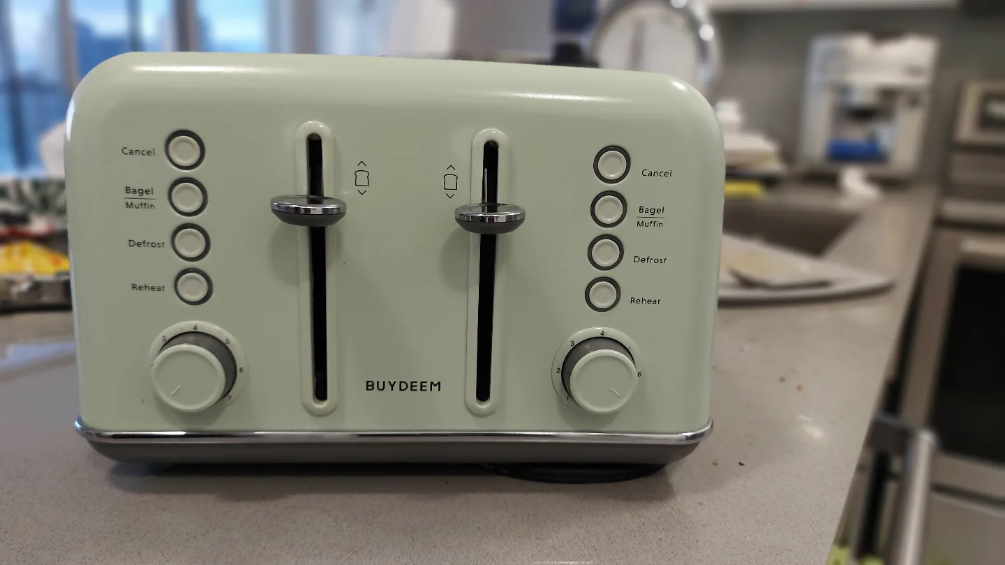 Buydeem 4 slice toaster, like new in green thumbnail