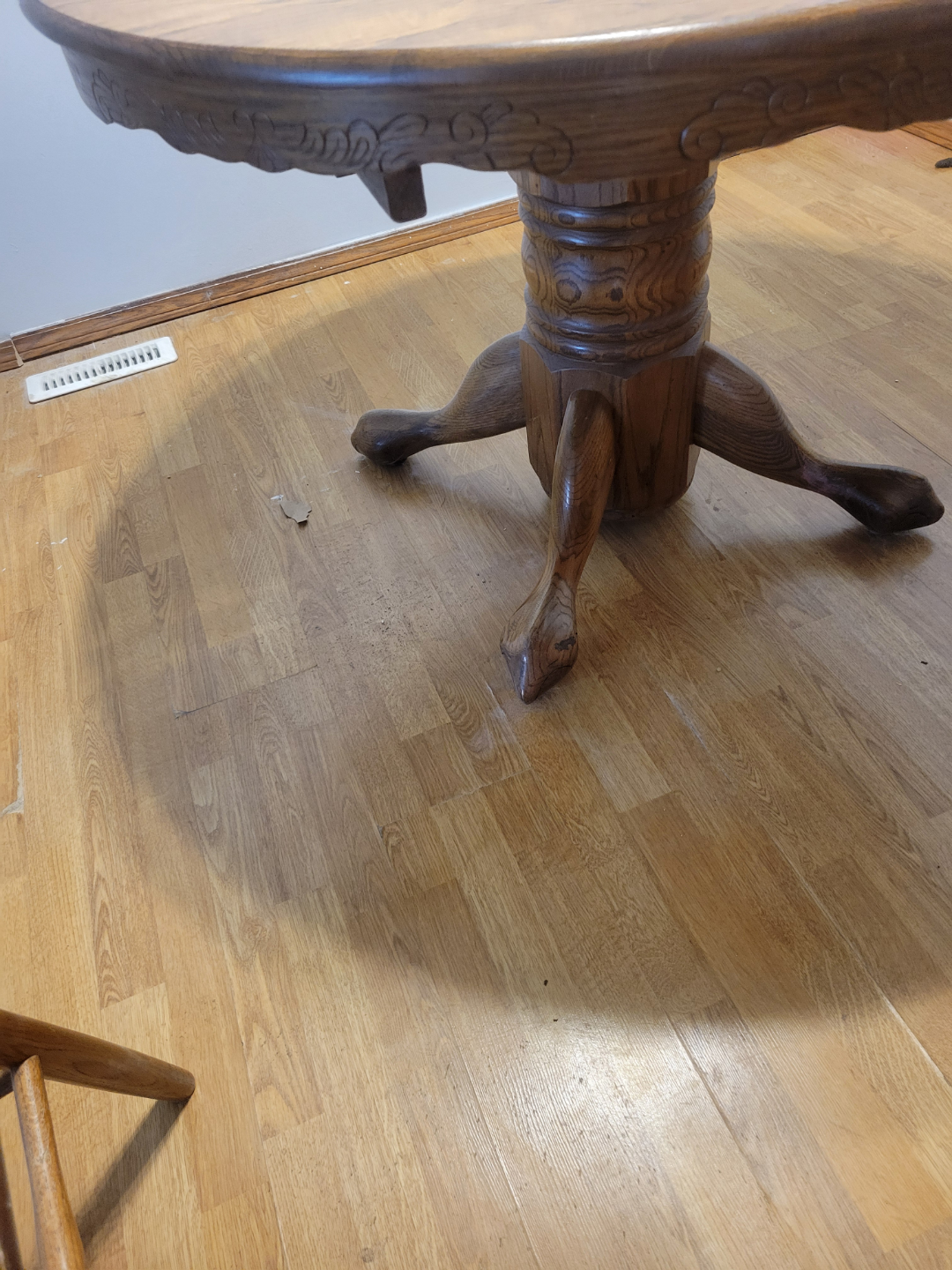 Round Oak Dining Table and six Chairs - photo 4