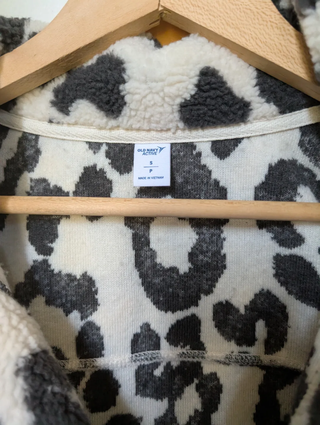 Old Navy Active Leopard Print Fleece Jacket - Size Small image indicator(2)