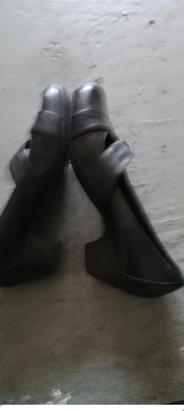 Women's Clarks Black Leather Shoes# freecycle image indicator(5)