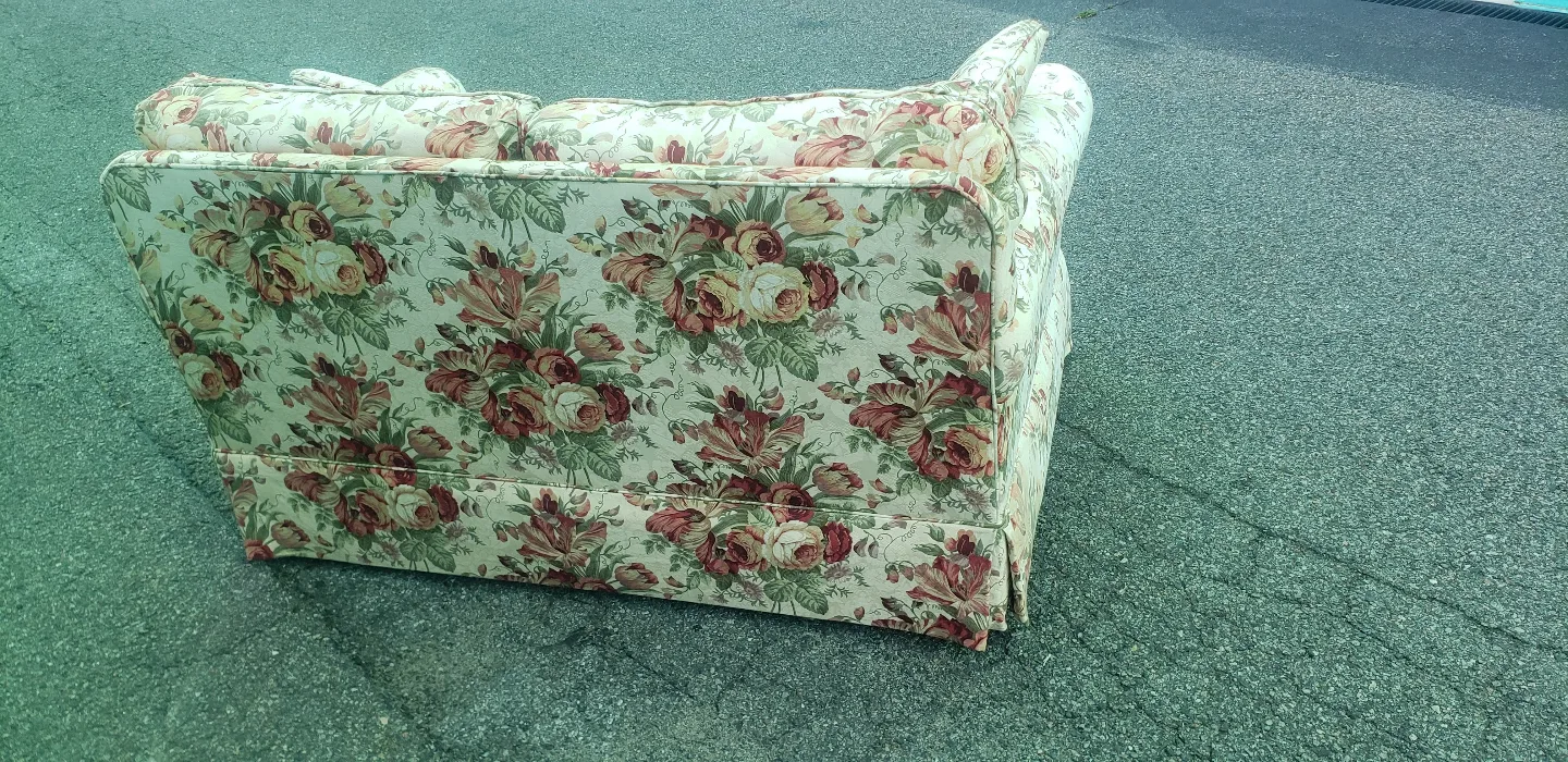 Ethan Allen Floral Loveseat image indicator(6)