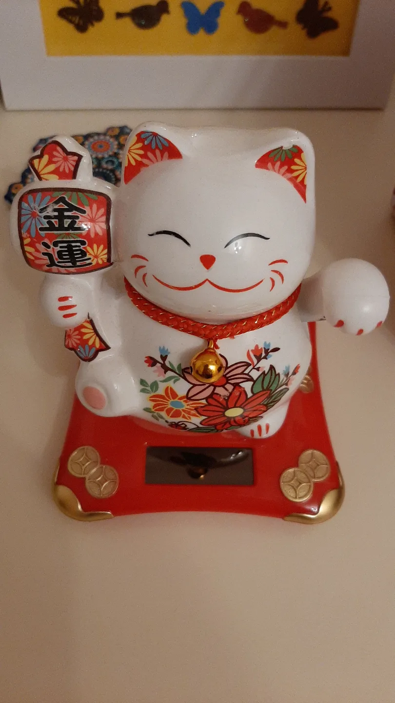 Solar-Powered Maneki-Neko Lucky Cat Figurine image indicator(5)