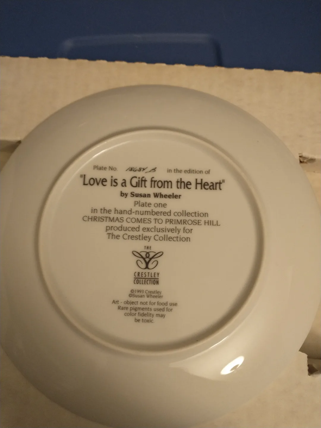 NEW! VINTAGE 1993 CRESTLEY PLATE "LOVE IS A GIFT FROM THE HEART" image indicator(2)