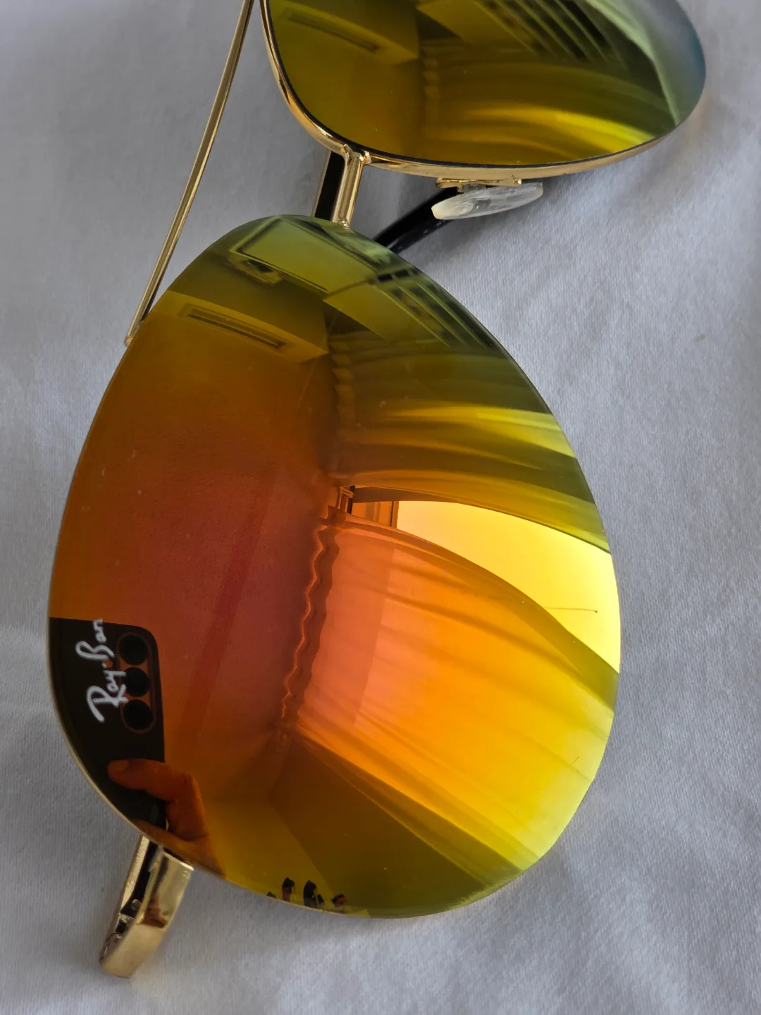 Ray-Ban Aviator Sunglasses - Gold Frame, Gradient Lenses image indicator(2)