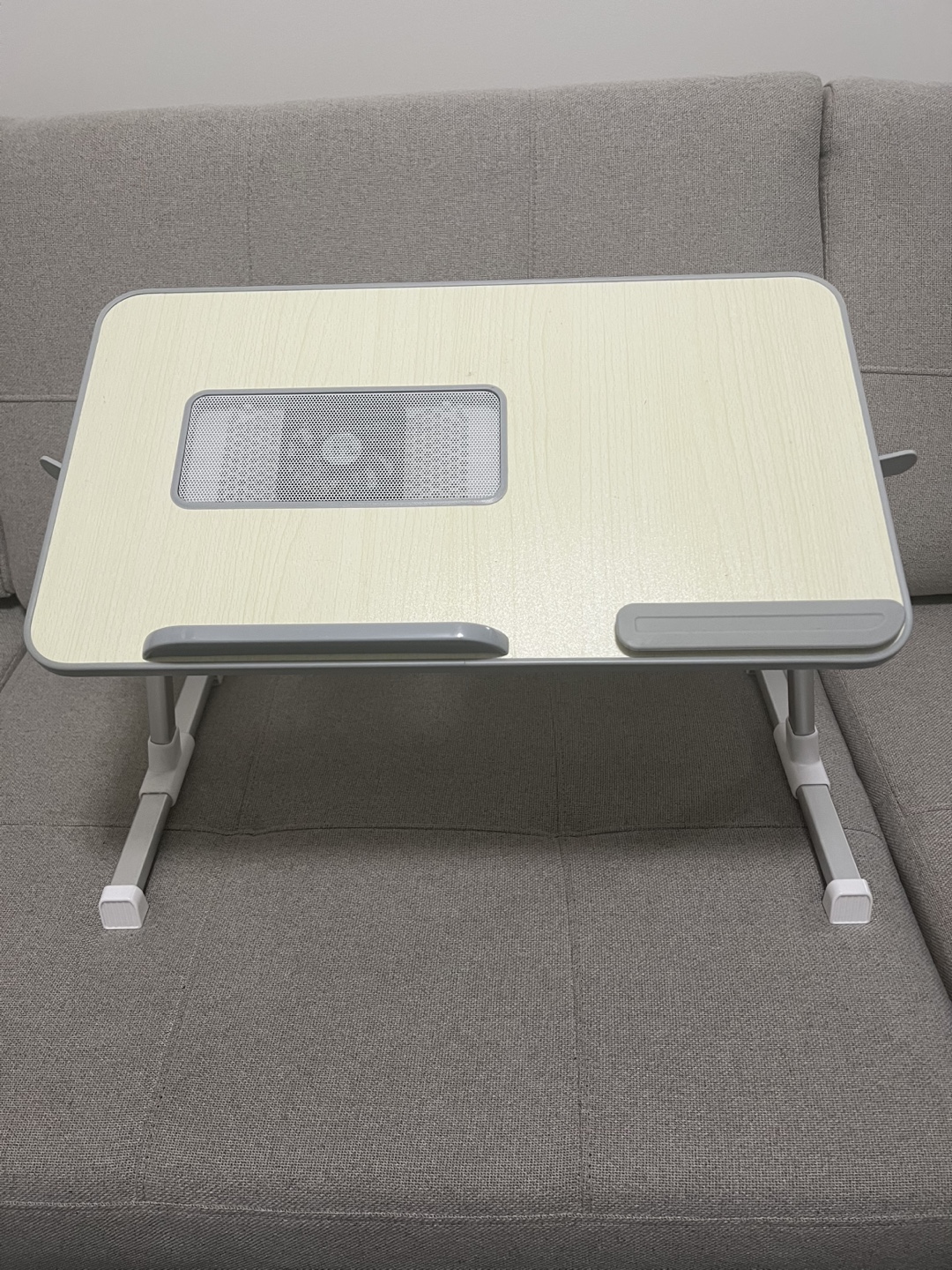 Staples Lap table for work- Excellent condition - photo 4