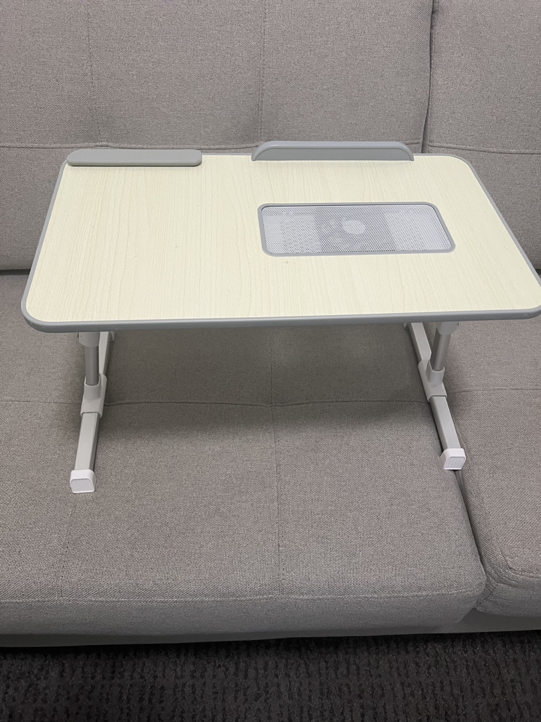 Staples Lap table for work- Excellent condition - photo 2