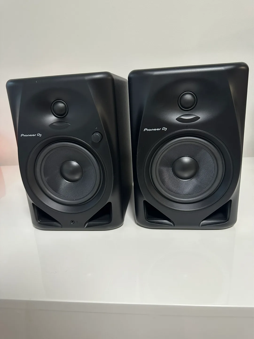 Pioneer DJ DM-50D Active Studio Monitors with Cables thumbnail
