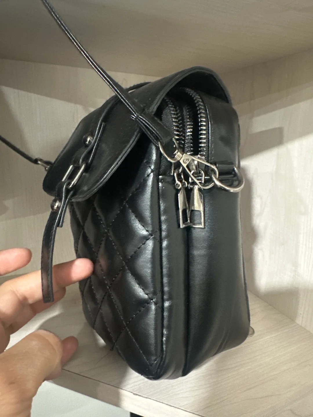 Black quilted crossbody bag thumbnail