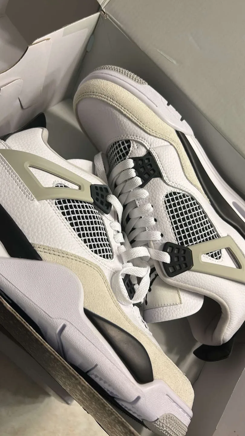 Air Jordan 4 Retro Collection (Various Colorways) image indicator(3)