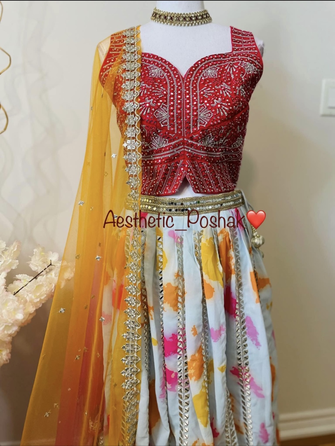 Stunning embroidered Lehenga Choli - photo 2