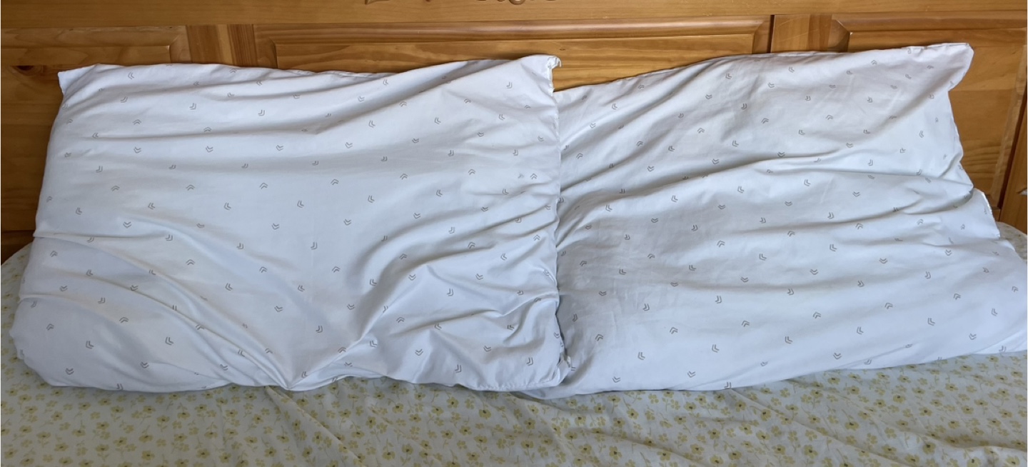 Lightweight pillow set