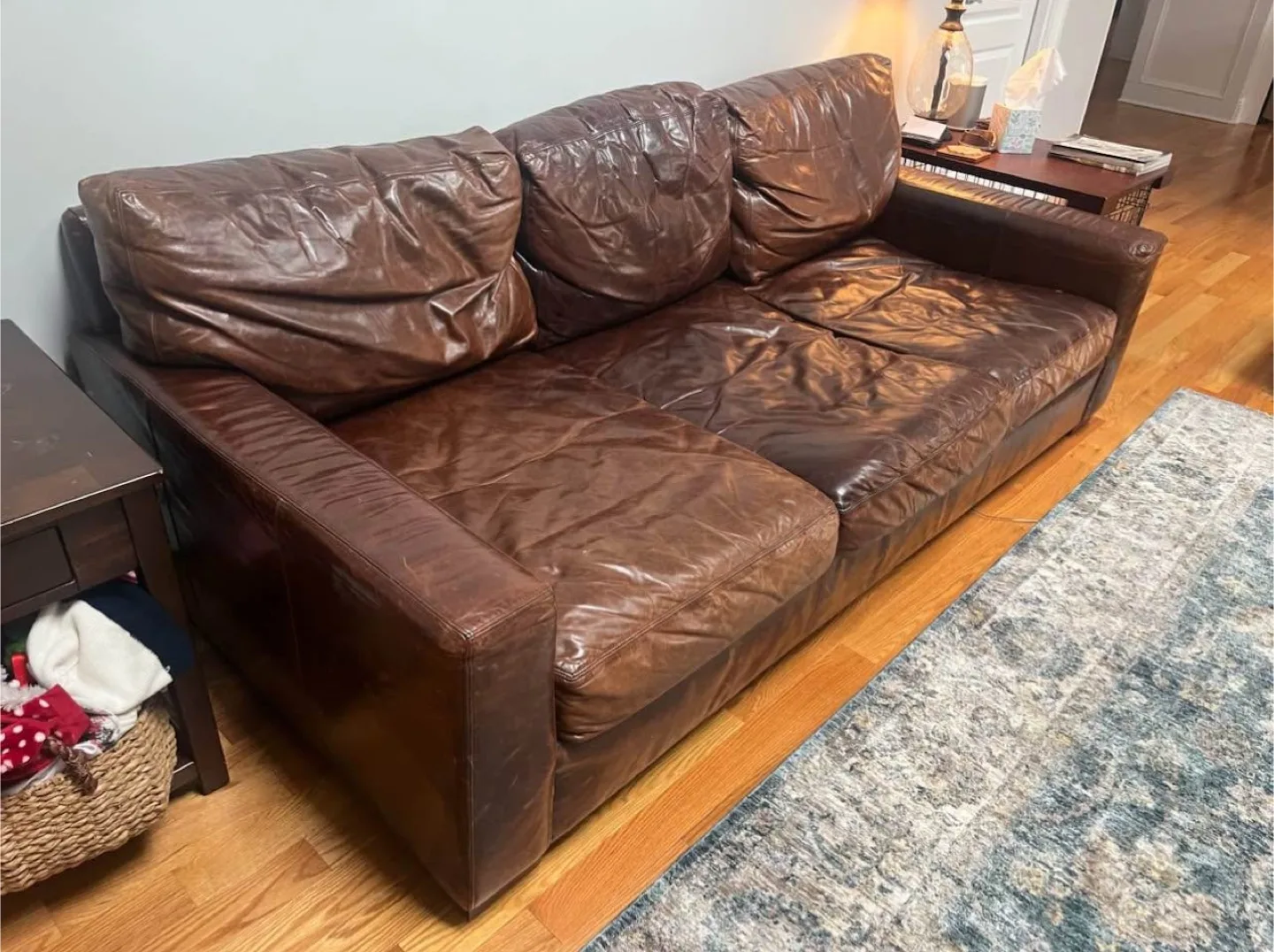 🚚** Free Delivery ** RH Maxwell Leather Couch 🚚 image indicator(4)