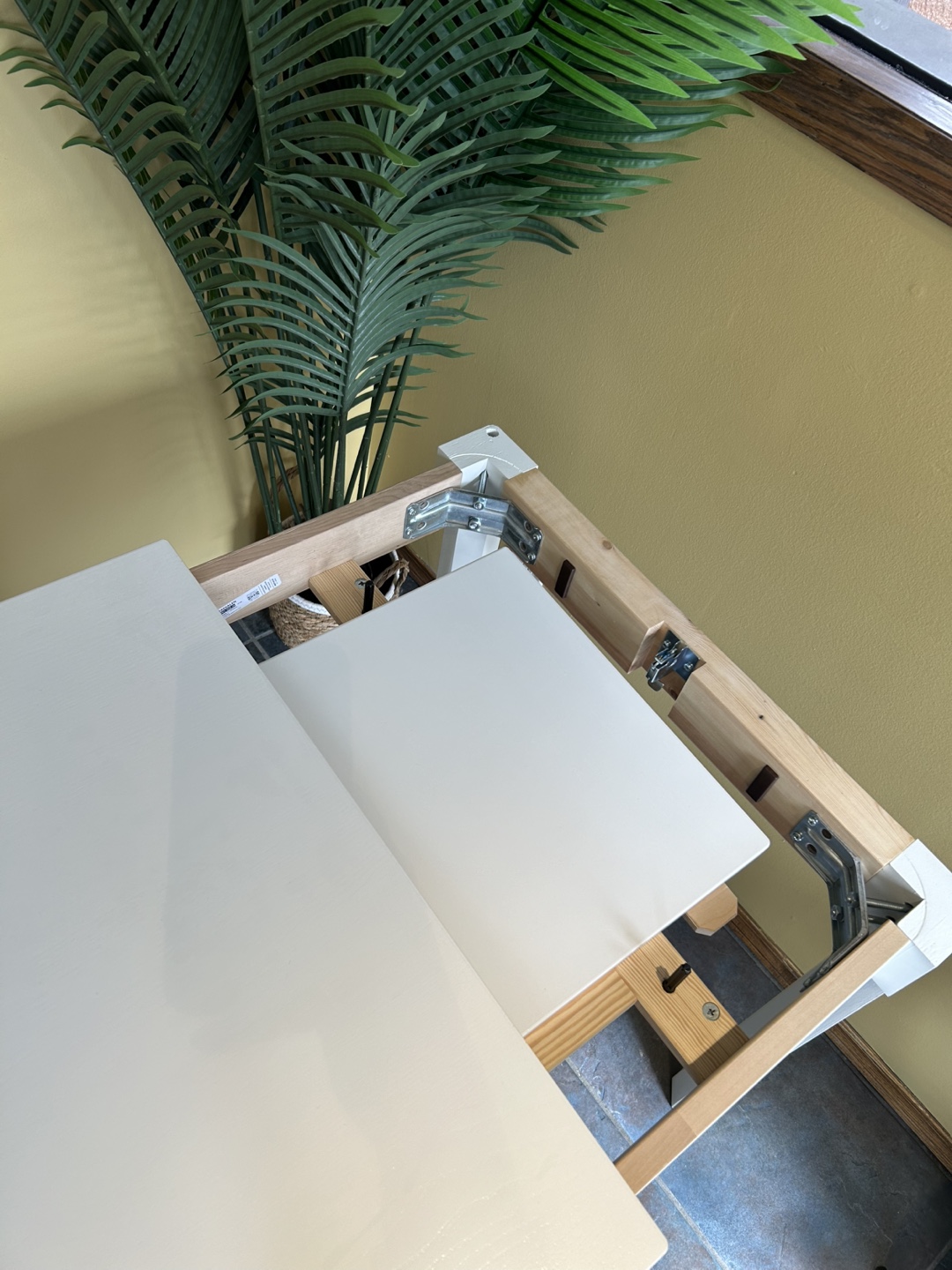 White Extendable Table with Two Chairs - photo 3