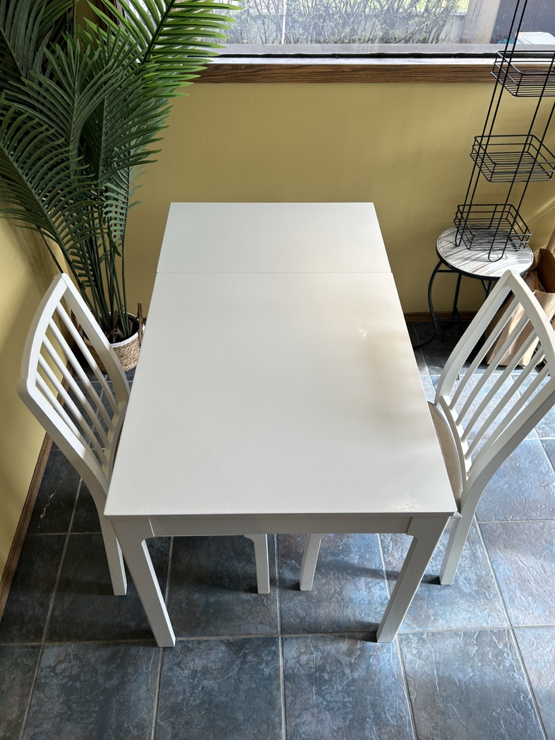 White Extendable Table with Two Chairs - photo 2