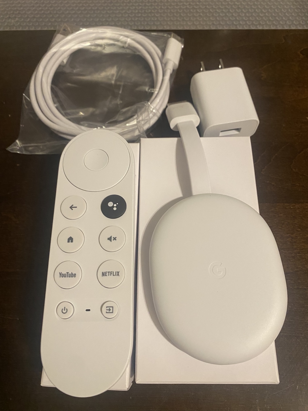 Google Chromecast with Google TV HD - Like New - photo 2