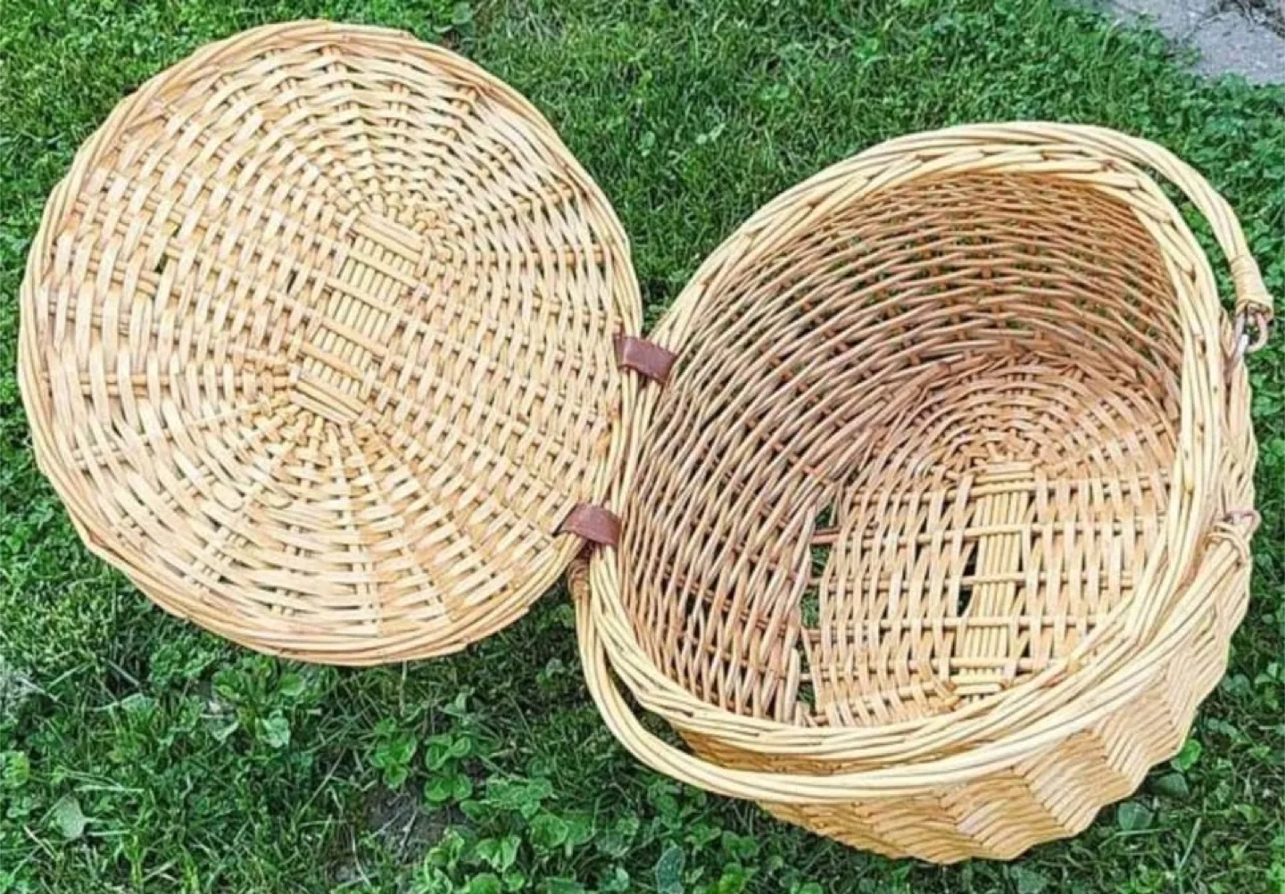 Wicker Picnic Basket with Lid and Handles image indicator(3)